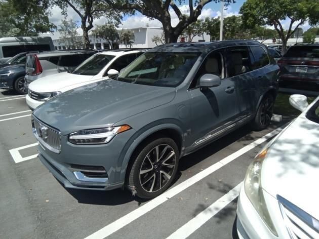 2022 VOLVO XC90