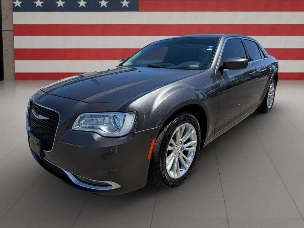 2019 CHRYSLER 300