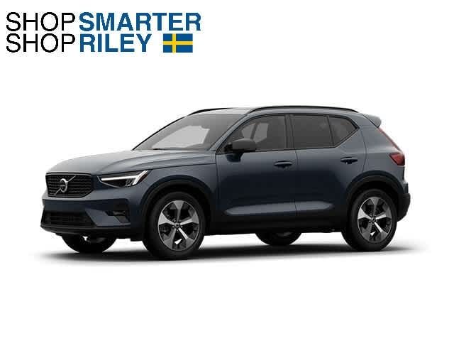2026 VOLVO XC40