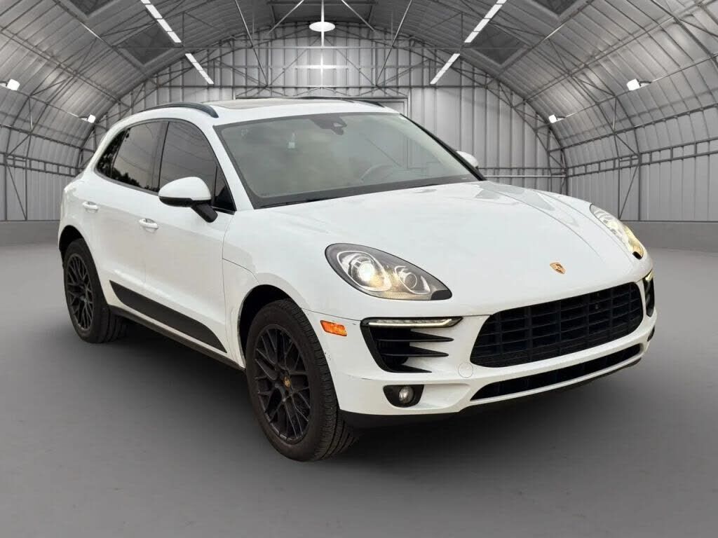 2017 PORSCHE Macan
