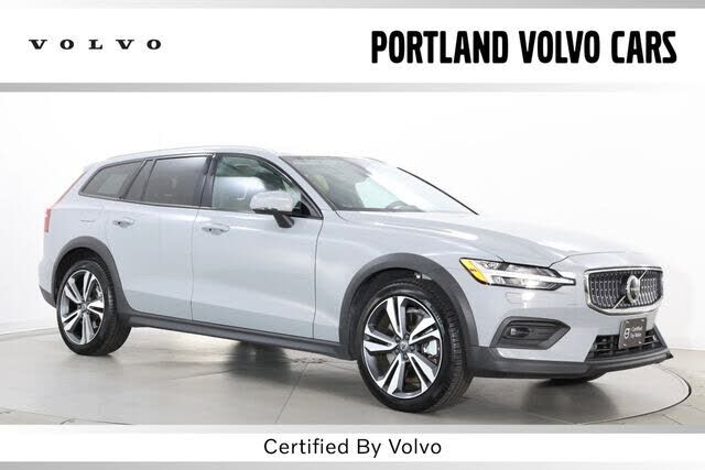 2025 VOLVO V60CC