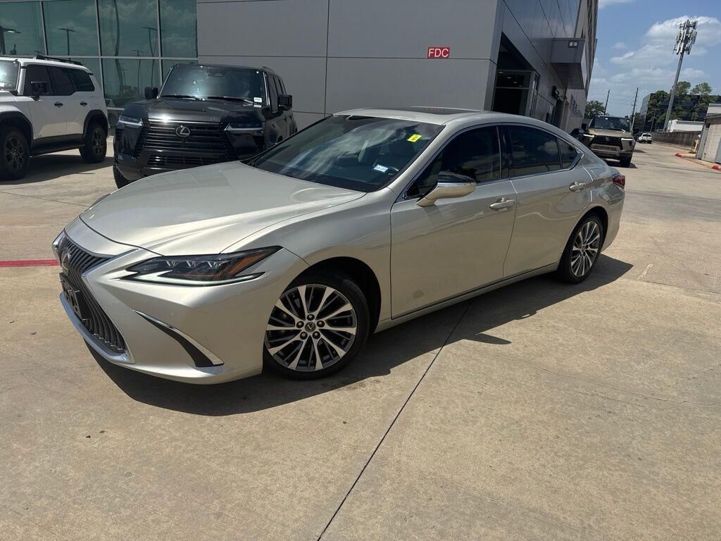 2019 LEXUS ES
