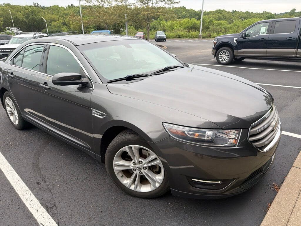 2015 FORD Taurus