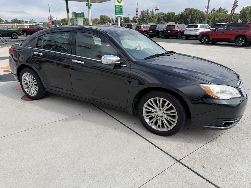 2011 CHRYSLER 200