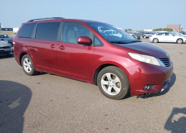 2012 TOYOTA Sienna