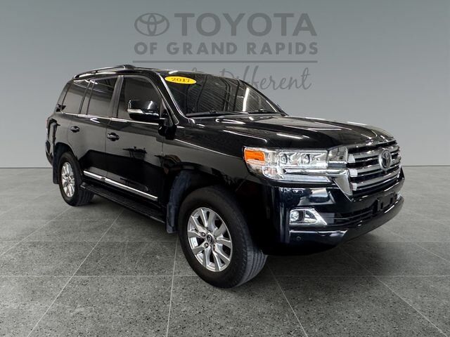 2017 TOYOTA Land Cruiser