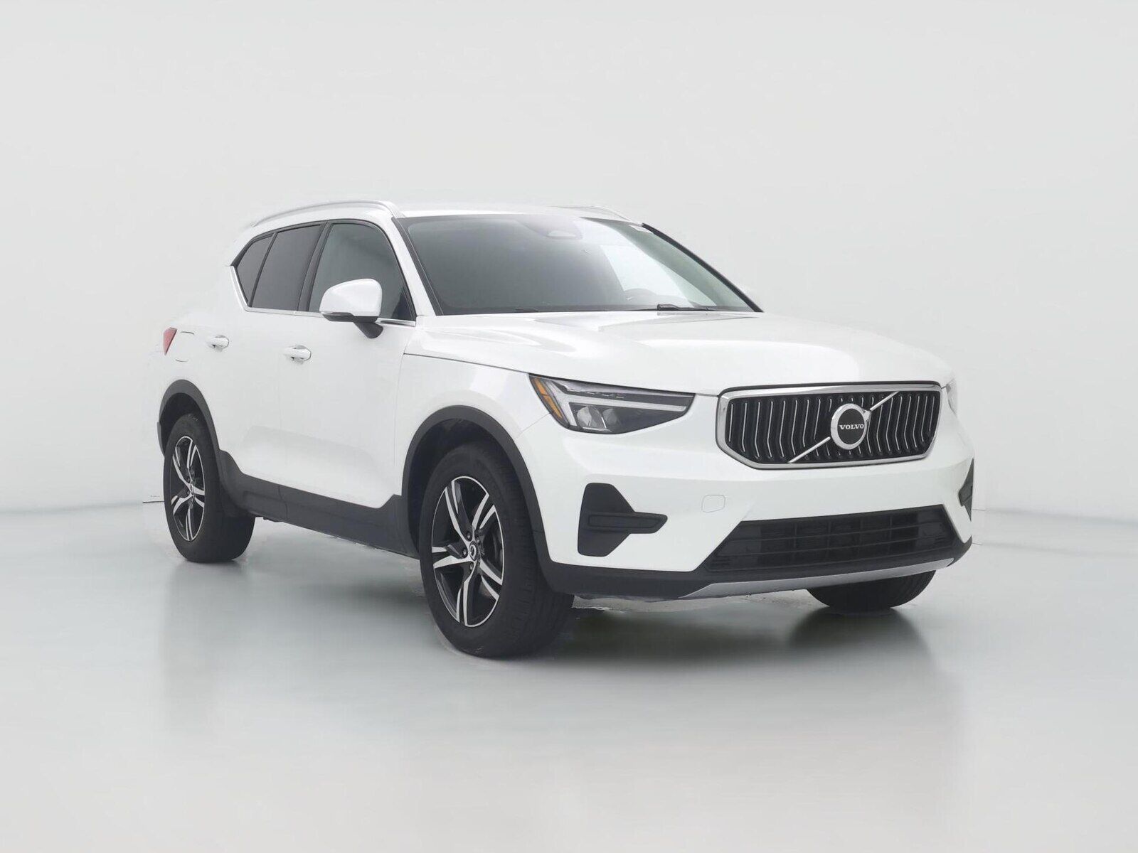 2025 VOLVO XC40