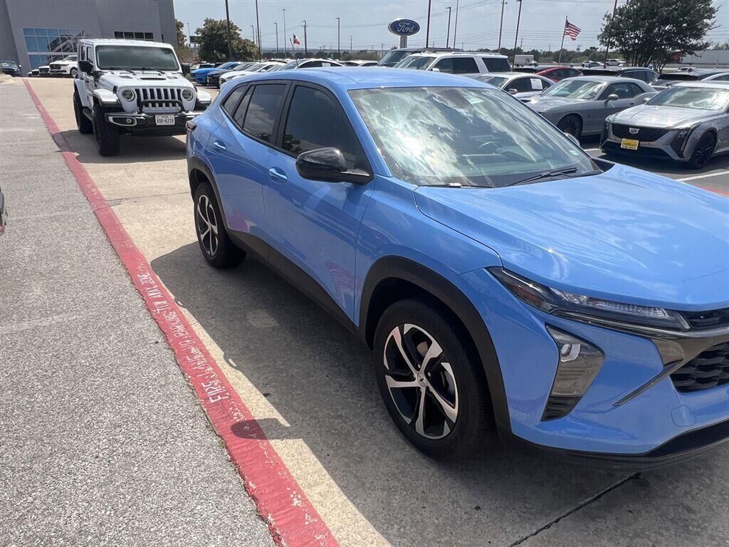2024 CHEVROLET Trax