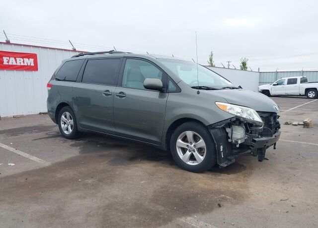 2013 TOYOTA Sienna