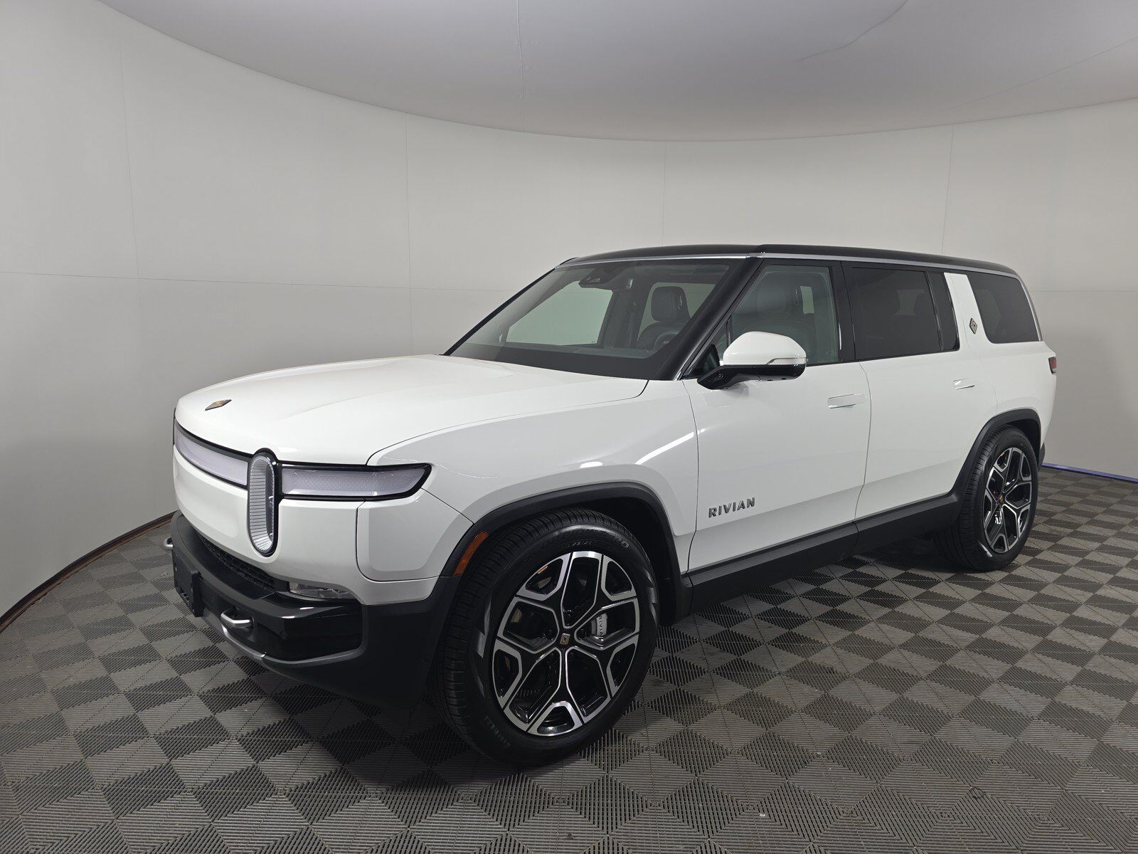 2024 RIVIAN R1S