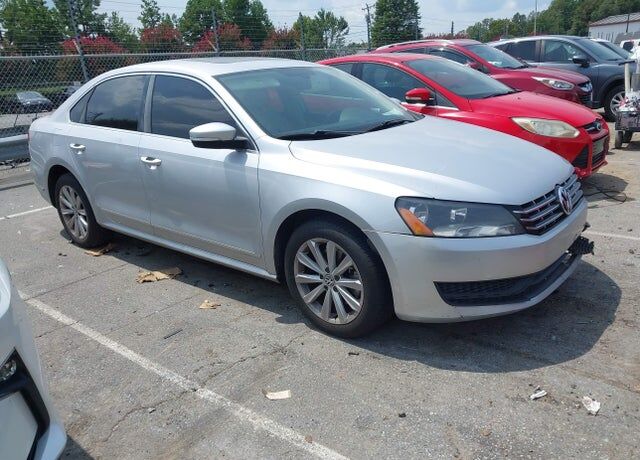 2012 VOLKSWAGEN Passat