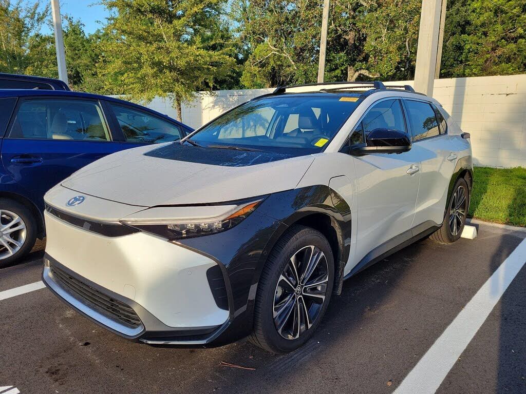 2025 TOYOTA bZ4X