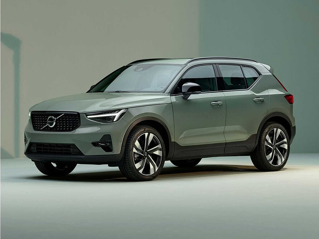 2024 VOLVO XC40