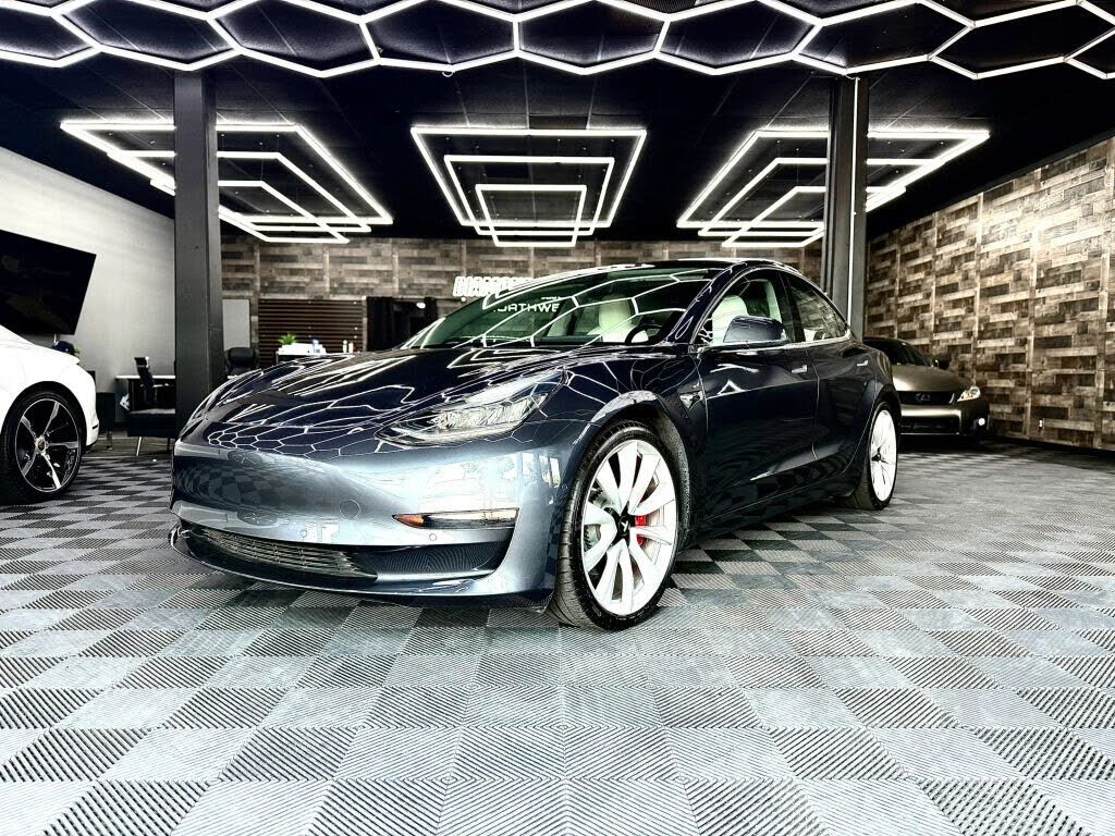 2018 TESLA Model 3