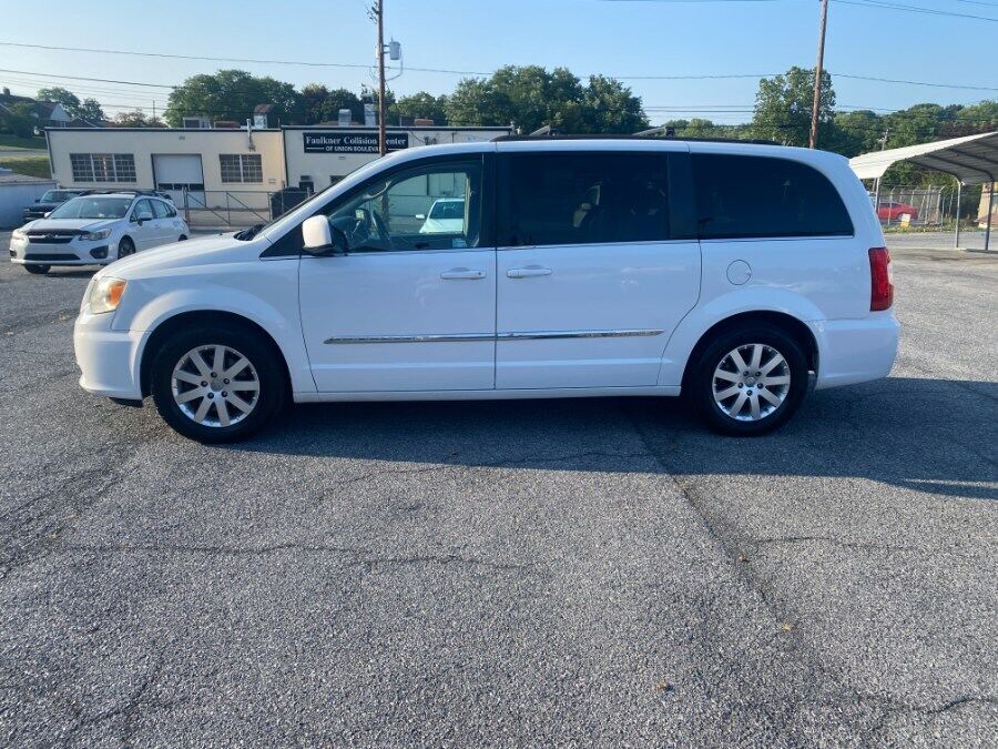 2014 CHRYSLER Town and Country