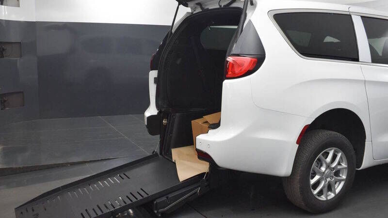 2025 CHRYSLER Voyager