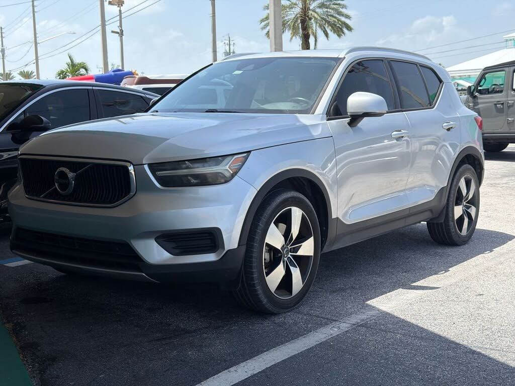2019 VOLVO XC40