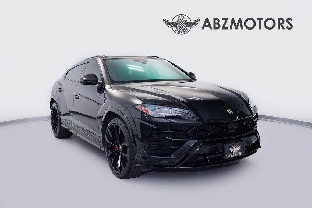 2022 LAMBORGHINI URUS