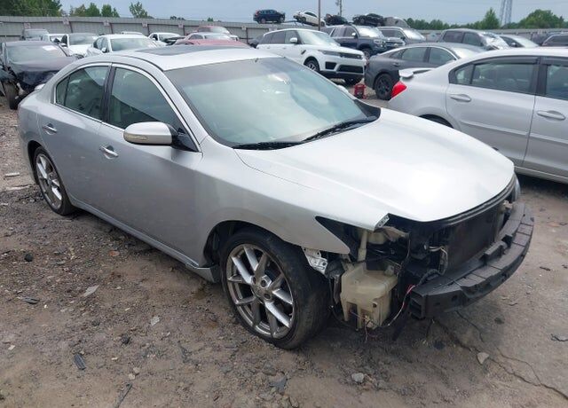 2010 NISSAN Maxima