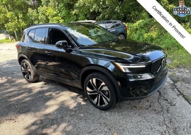 2024 VOLVO XC40