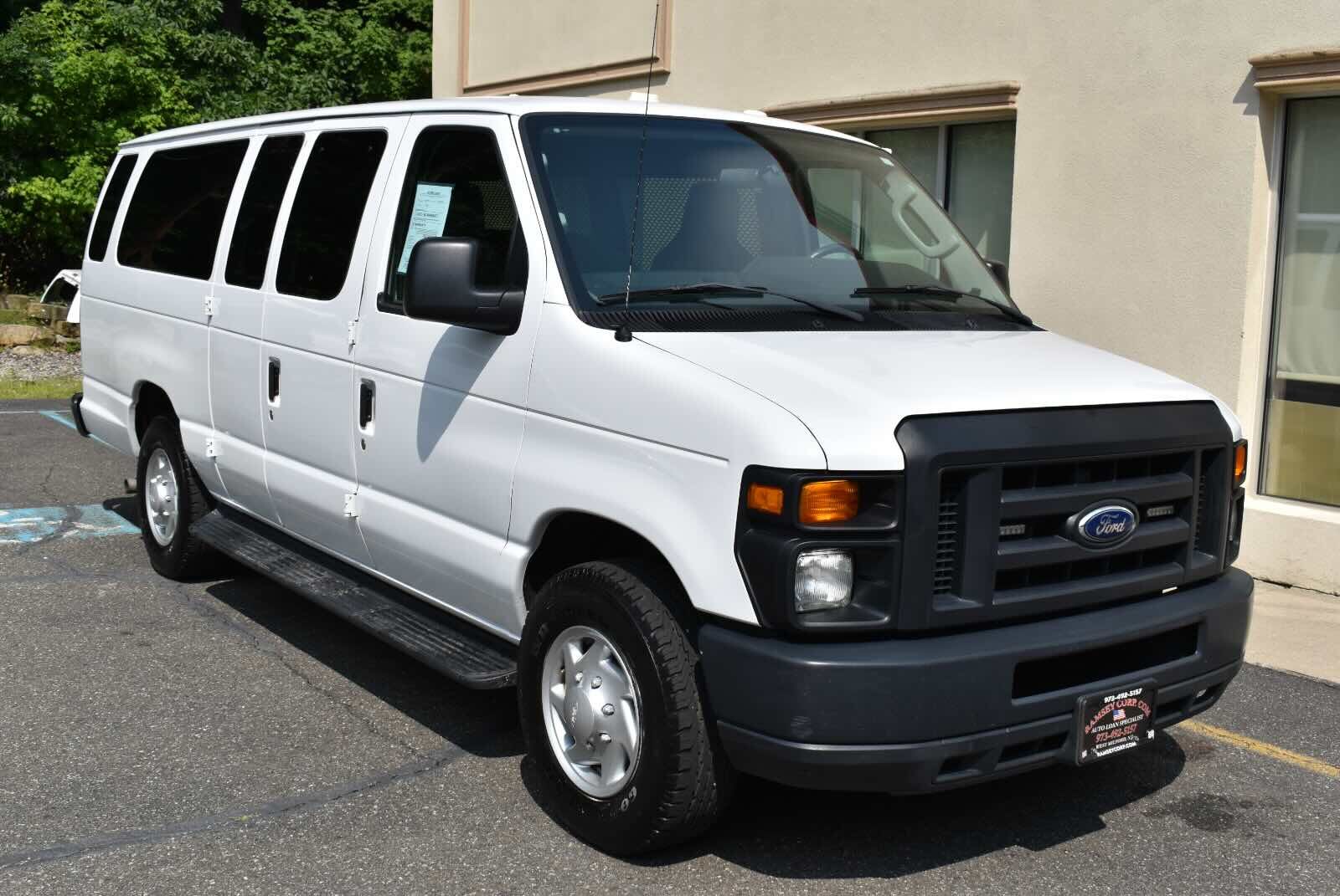 2013 FORD E-350