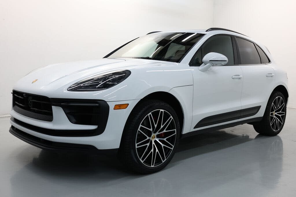 2025 PORSCHE Macan