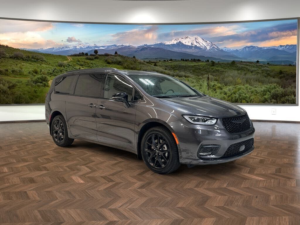 2023 CHRYSLER Pacifica