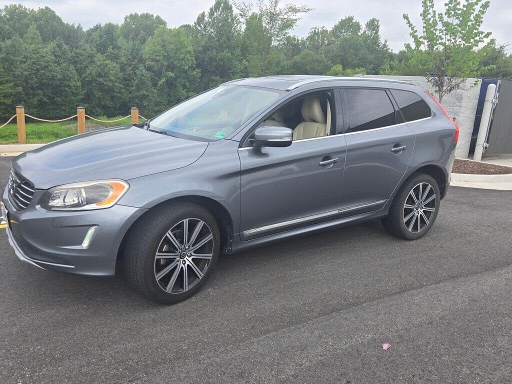 2017 VOLVO XC60