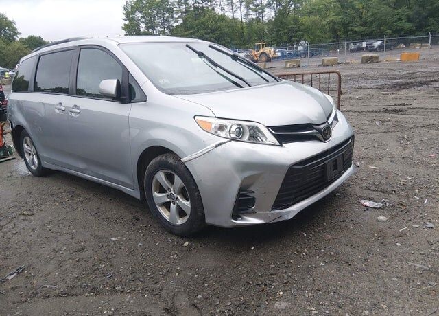 2019 TOYOTA Sienna