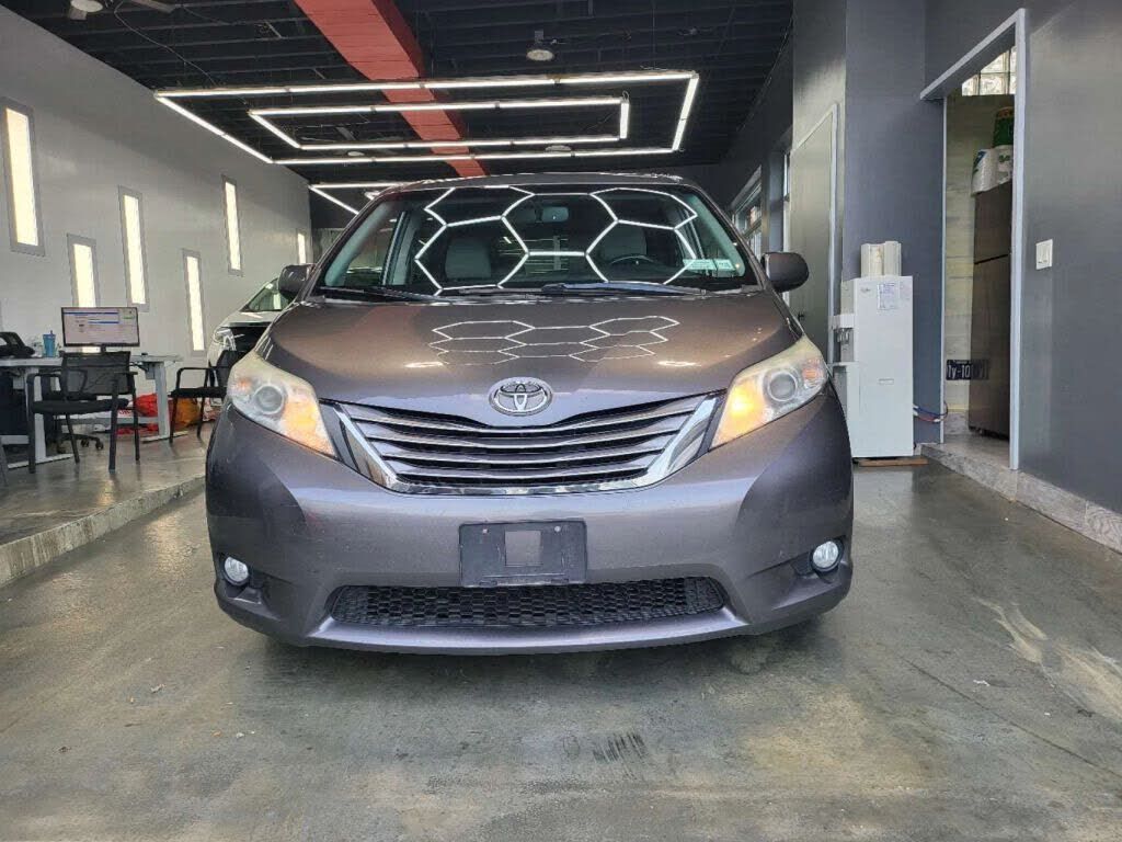 2017 TOYOTA Sienna