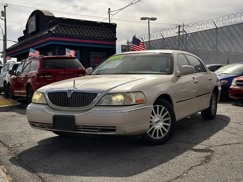 2003 LINCOLN Town Car