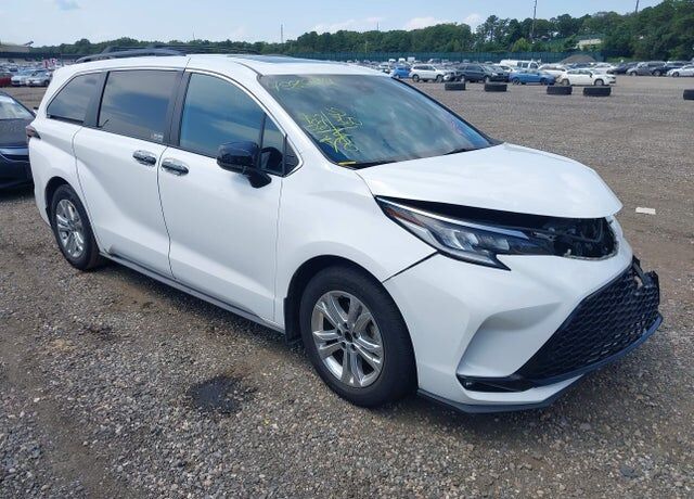 2022 TOYOTA Sienna