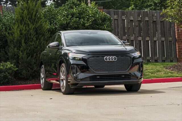 2023 AUDI Q4