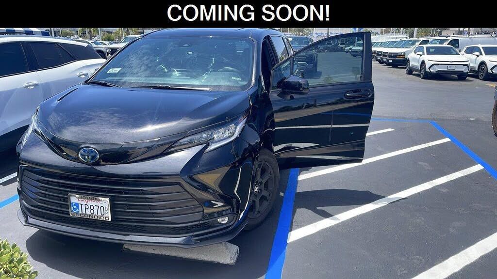 2025 TOYOTA Sienna