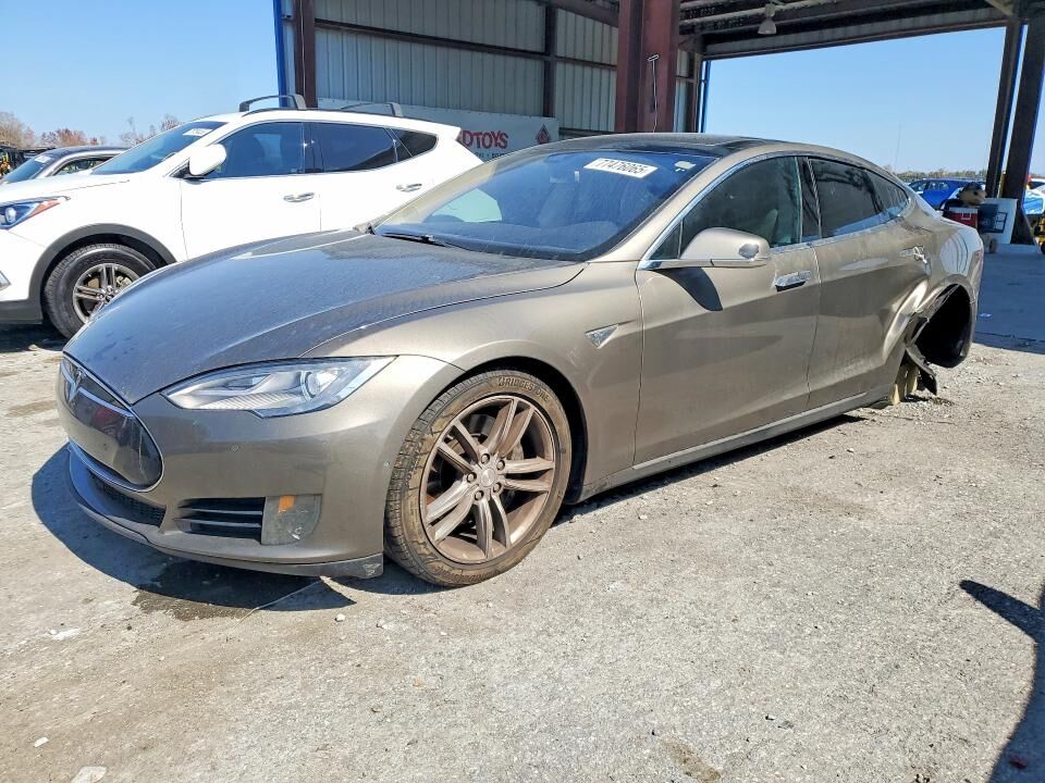 2015 TESLA Model S