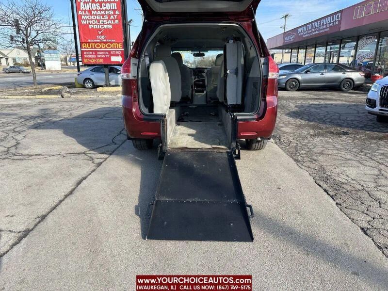2011 TOYOTA Sienna