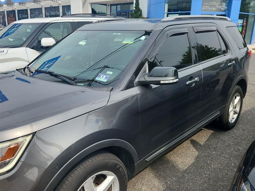 2017 FORD Explorer