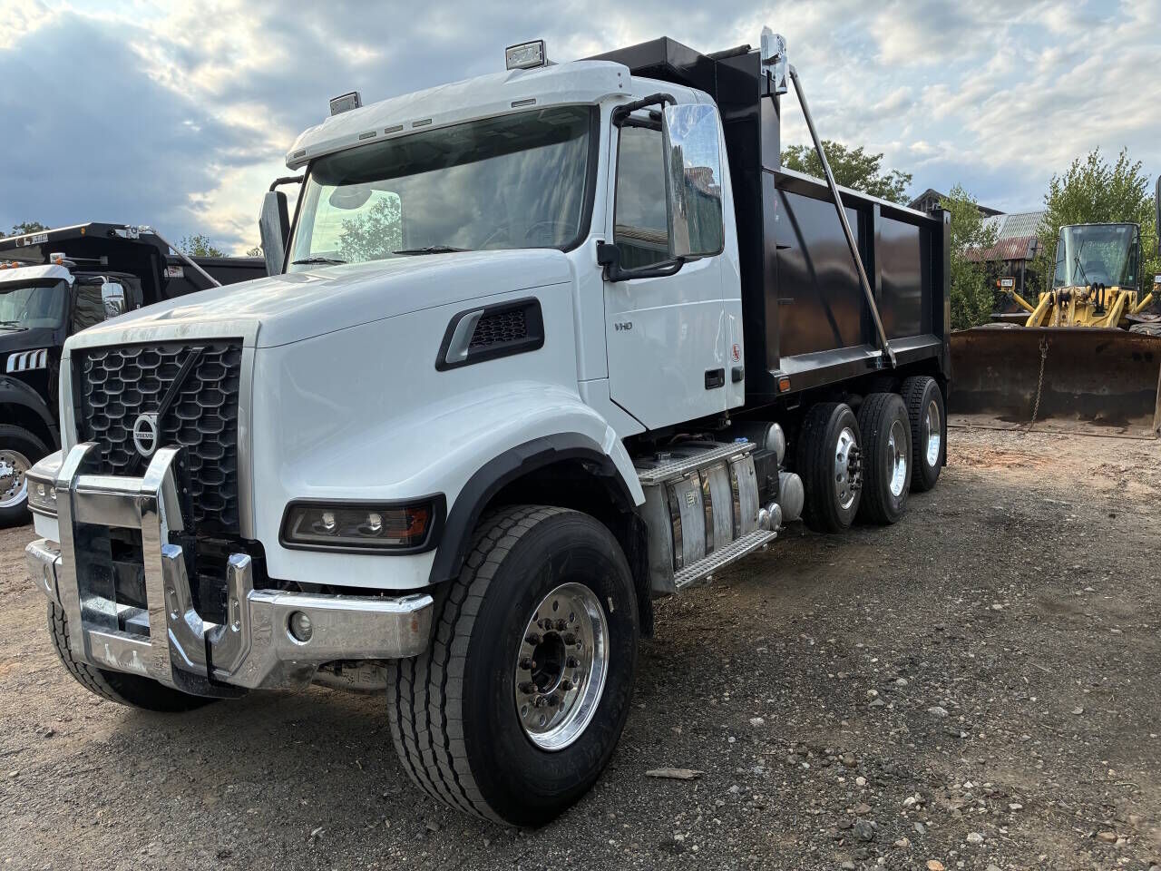 2022 VOLVO TRUCK VHD