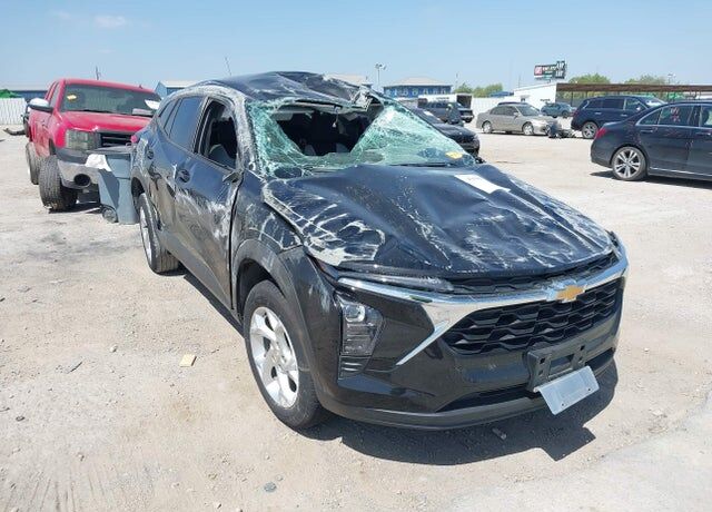 2025 CHEVROLET Trax