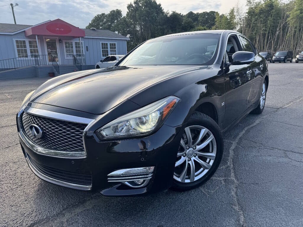 2017 INFINITI Q70