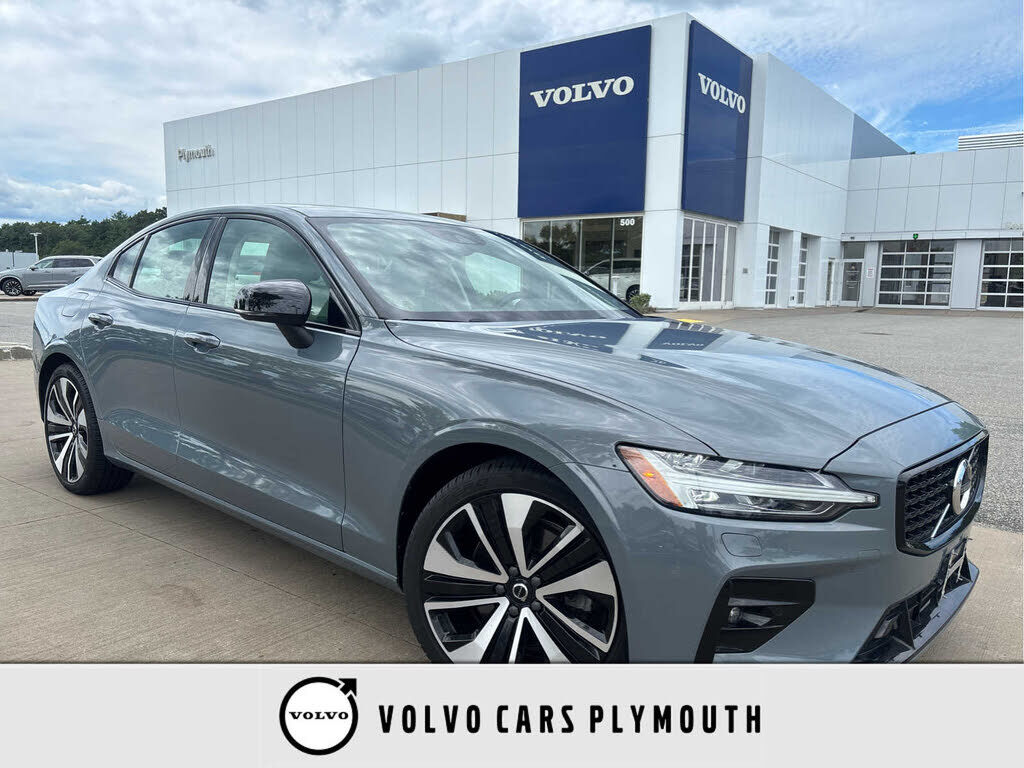 2022 VOLVO S60