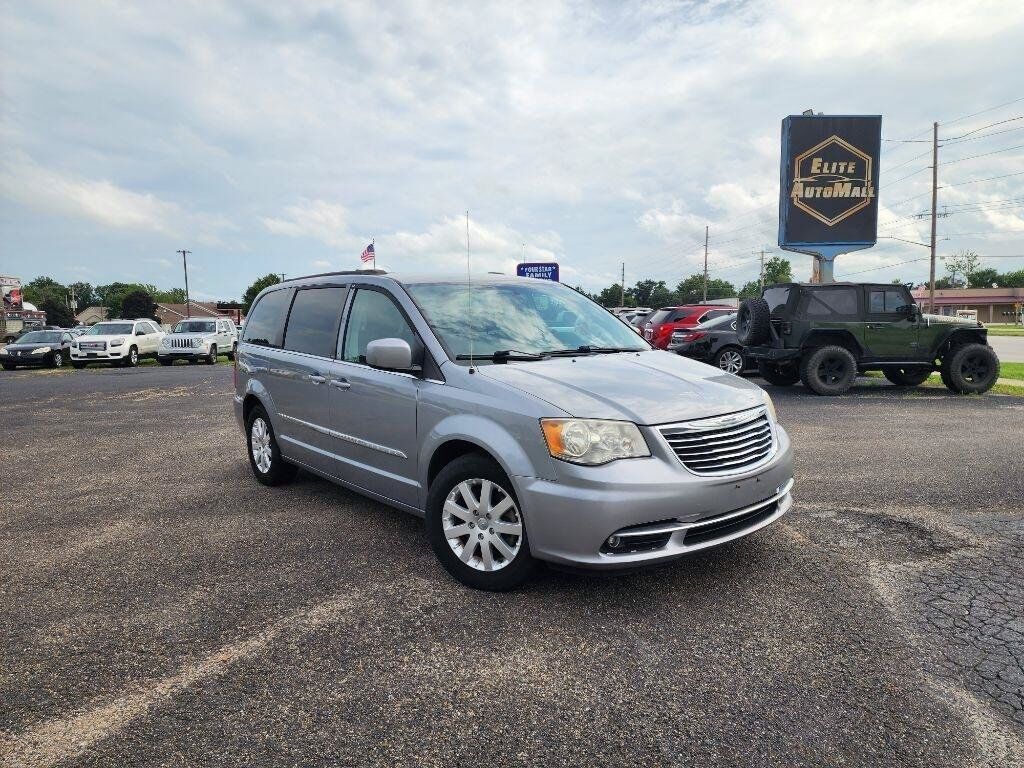 2014 CHRYSLER Town and Country