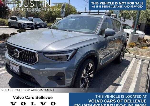 2023 VOLVO XC40