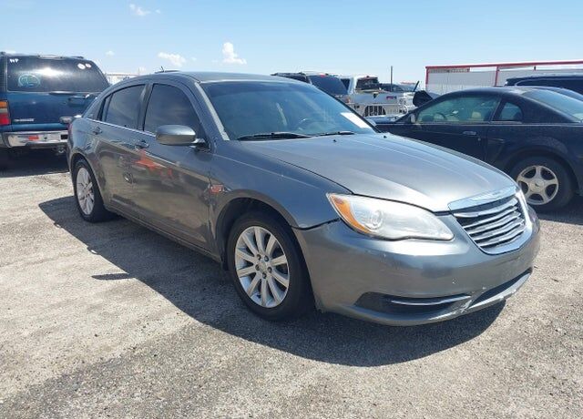 2013 CHRYSLER 200