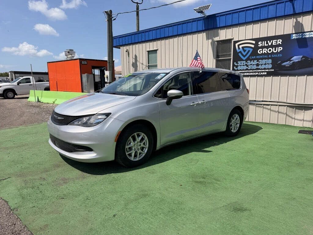2022 CHRYSLER Voyager