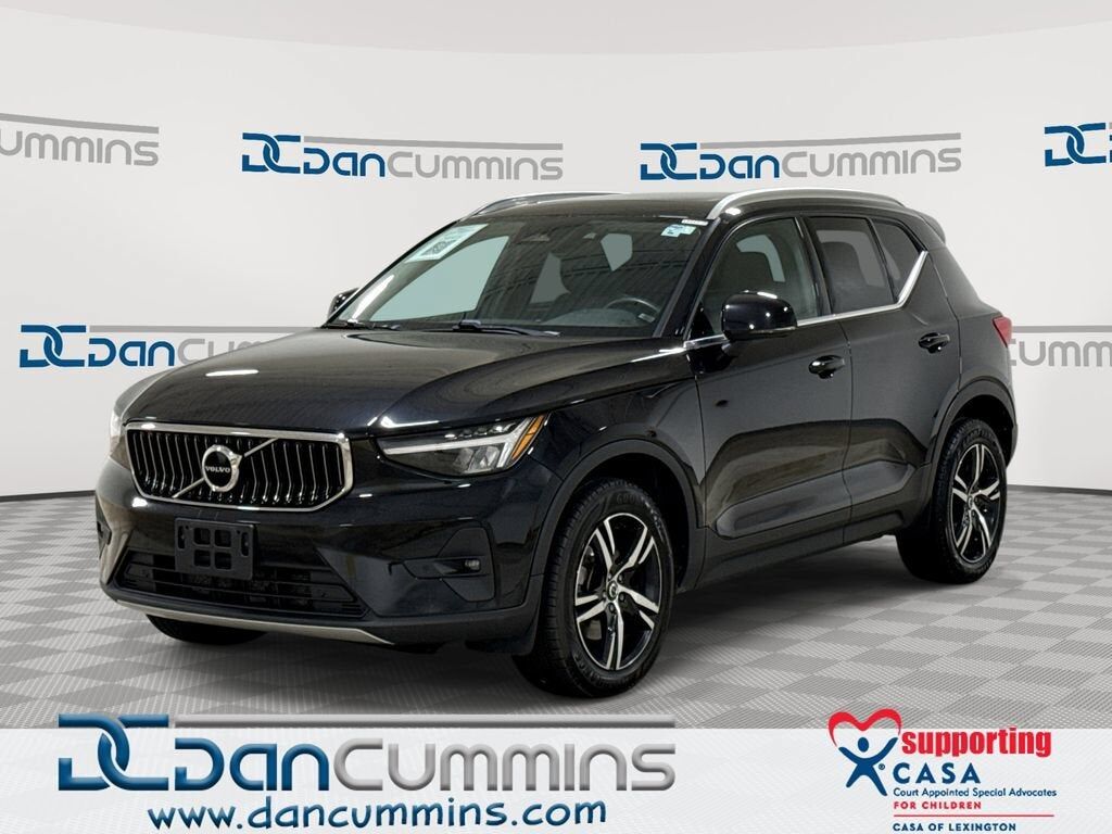 2023 VOLVO XC40
