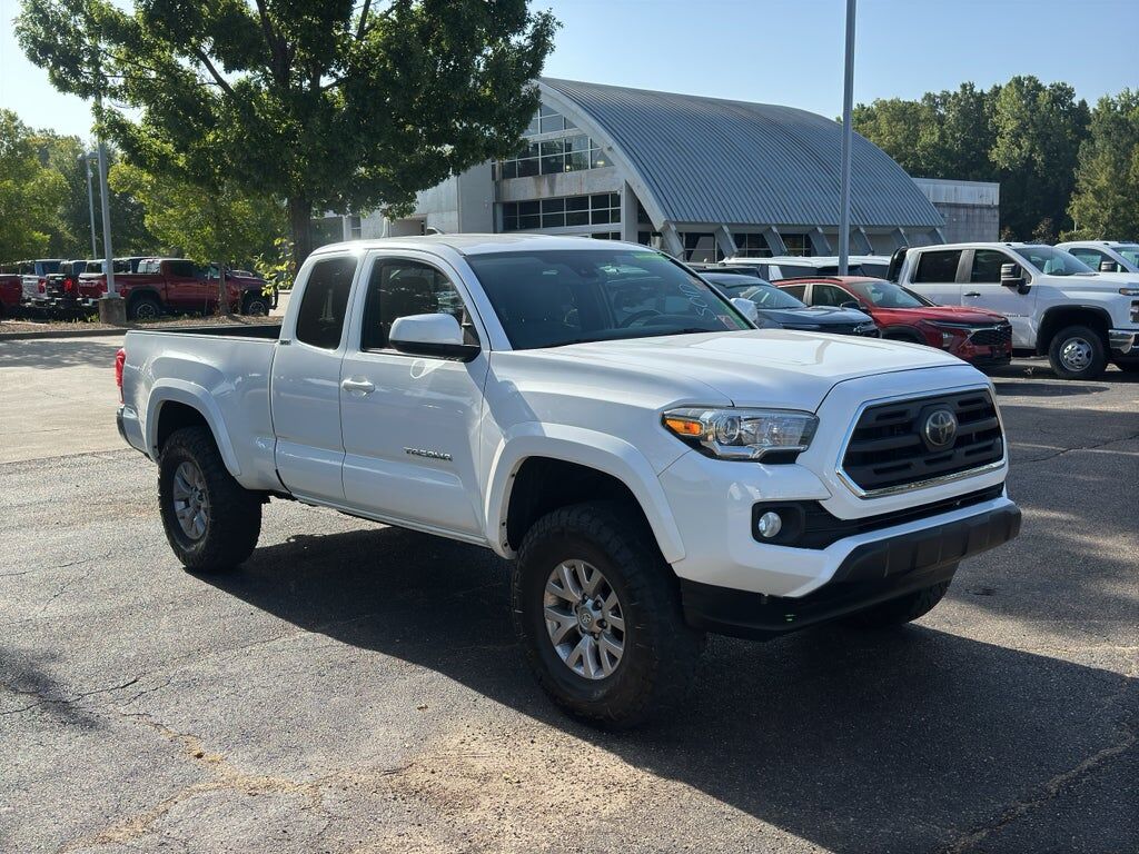 2018 TOYOTA Tacoma
