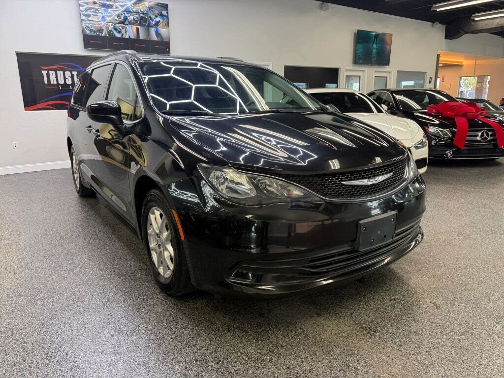 2020 CHRYSLER Voyager