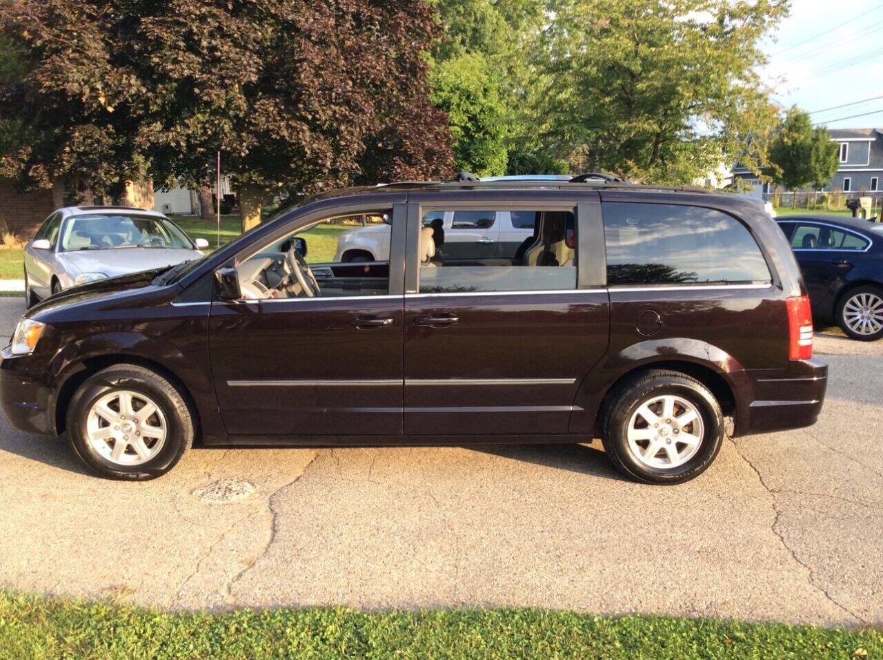 2010 CHRYSLER Town and Country