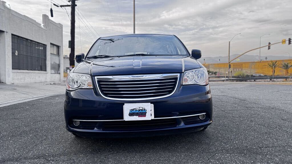 2012 CHRYSLER Town and Country